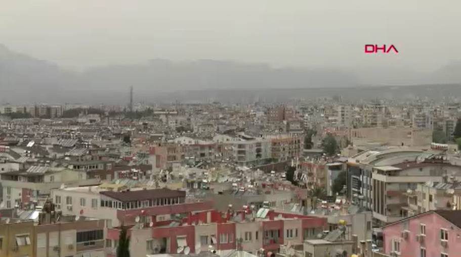 Kuzey Afrika'dan gelip bir şehri toz altında bıraktı 7